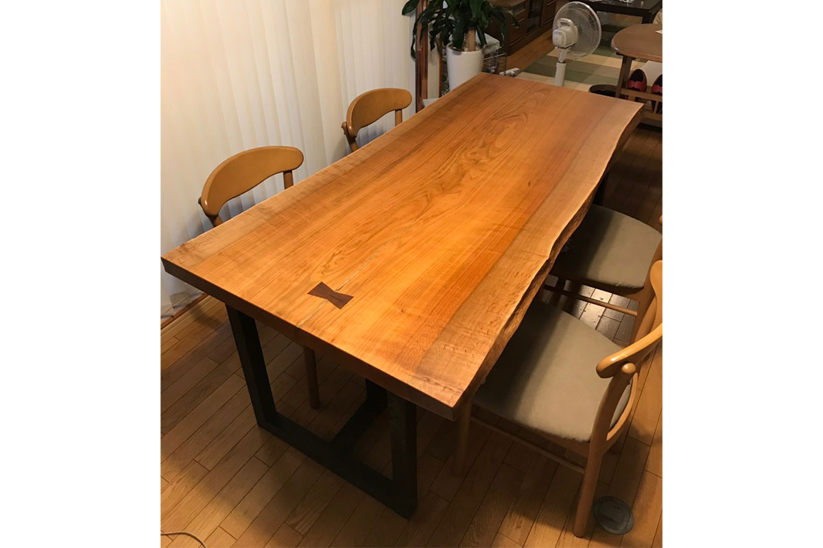 山桜無垢一枚板テーブルの納品事例
