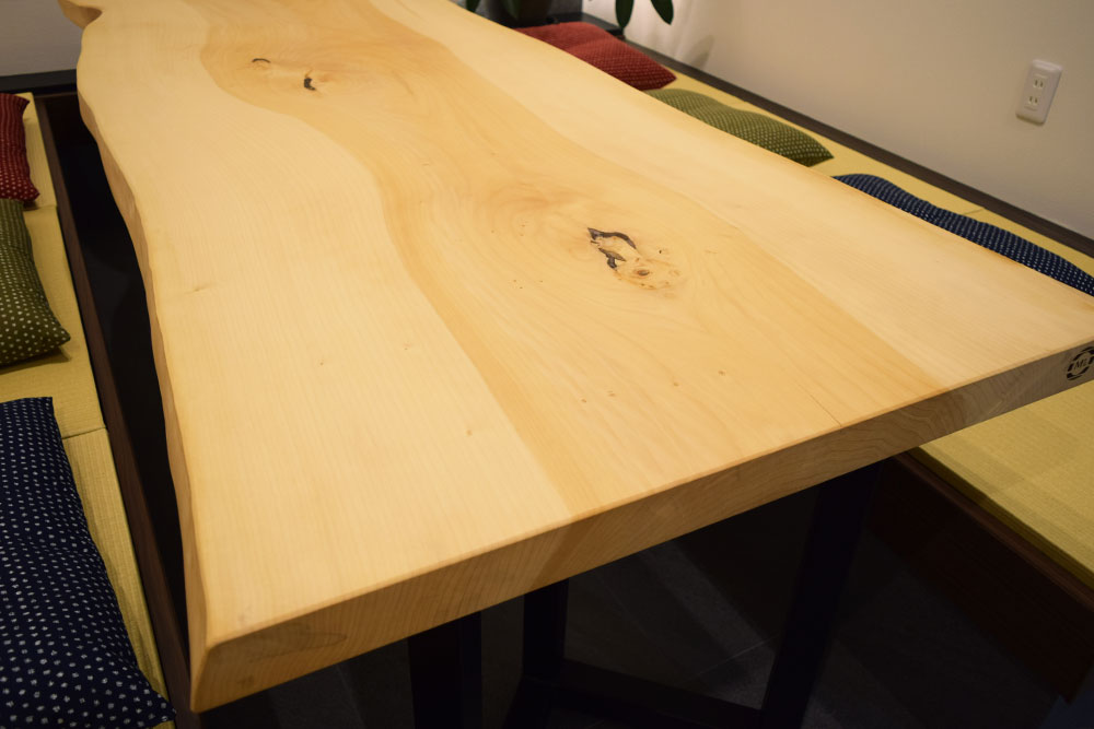 イチョウ無垢一枚板テーブルの納品事例
